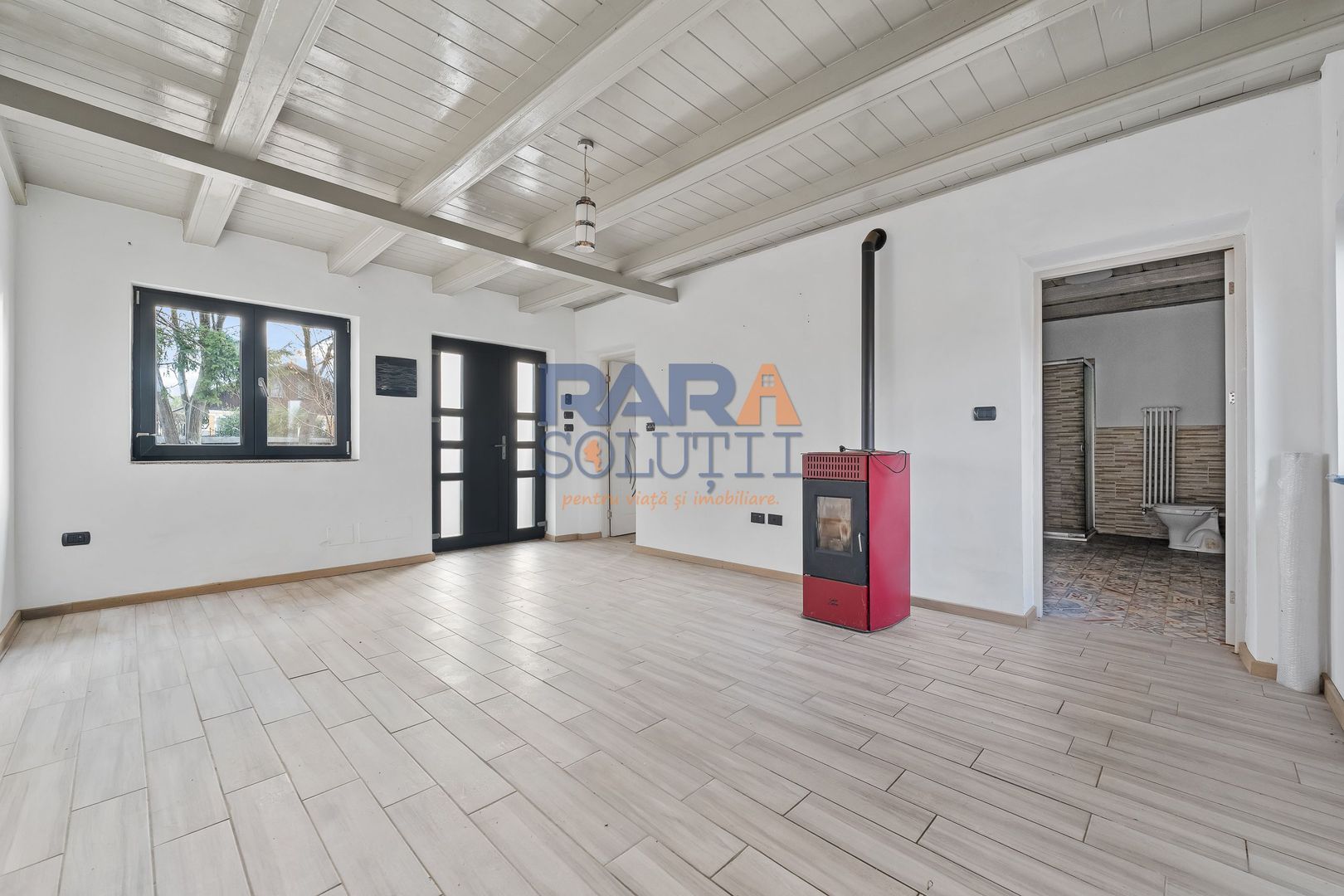 Căsuță renovată modern - Poză 3