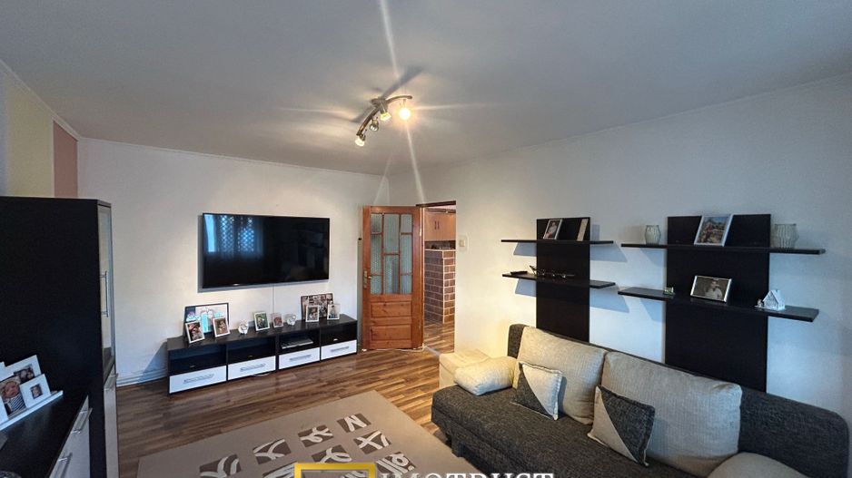 De vanzare apartament 3 camere/ Aradul Nou - Poză 8