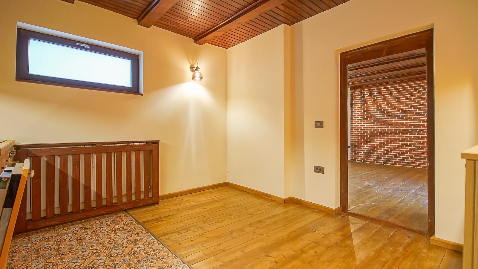 Închiriez casă în Centrul Brasovului/ curte privata - Poză 13