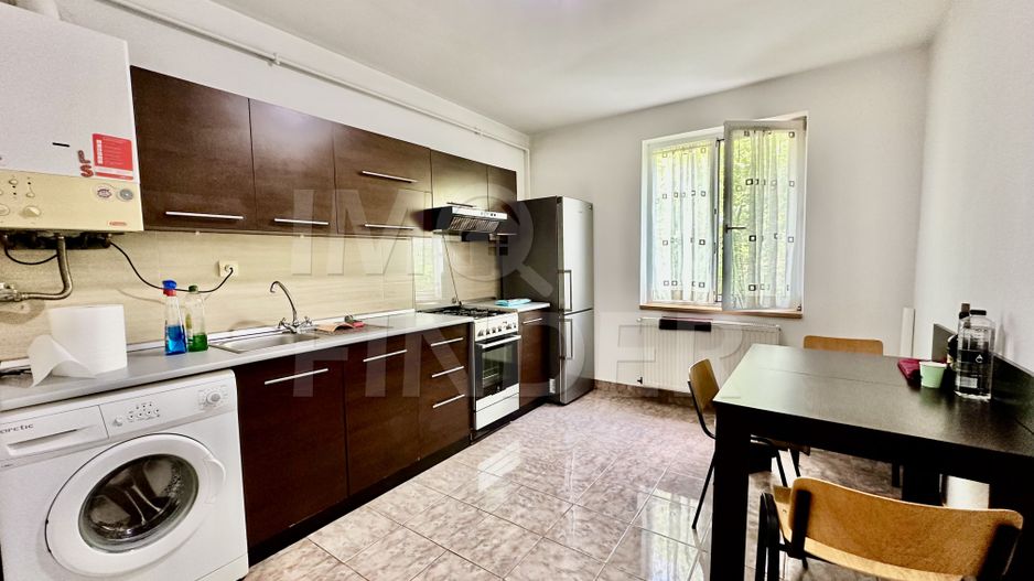 Vanzare 2 camere, in vila, etaj 1, decomandat, 63 mp utili, parcare - Poză 5