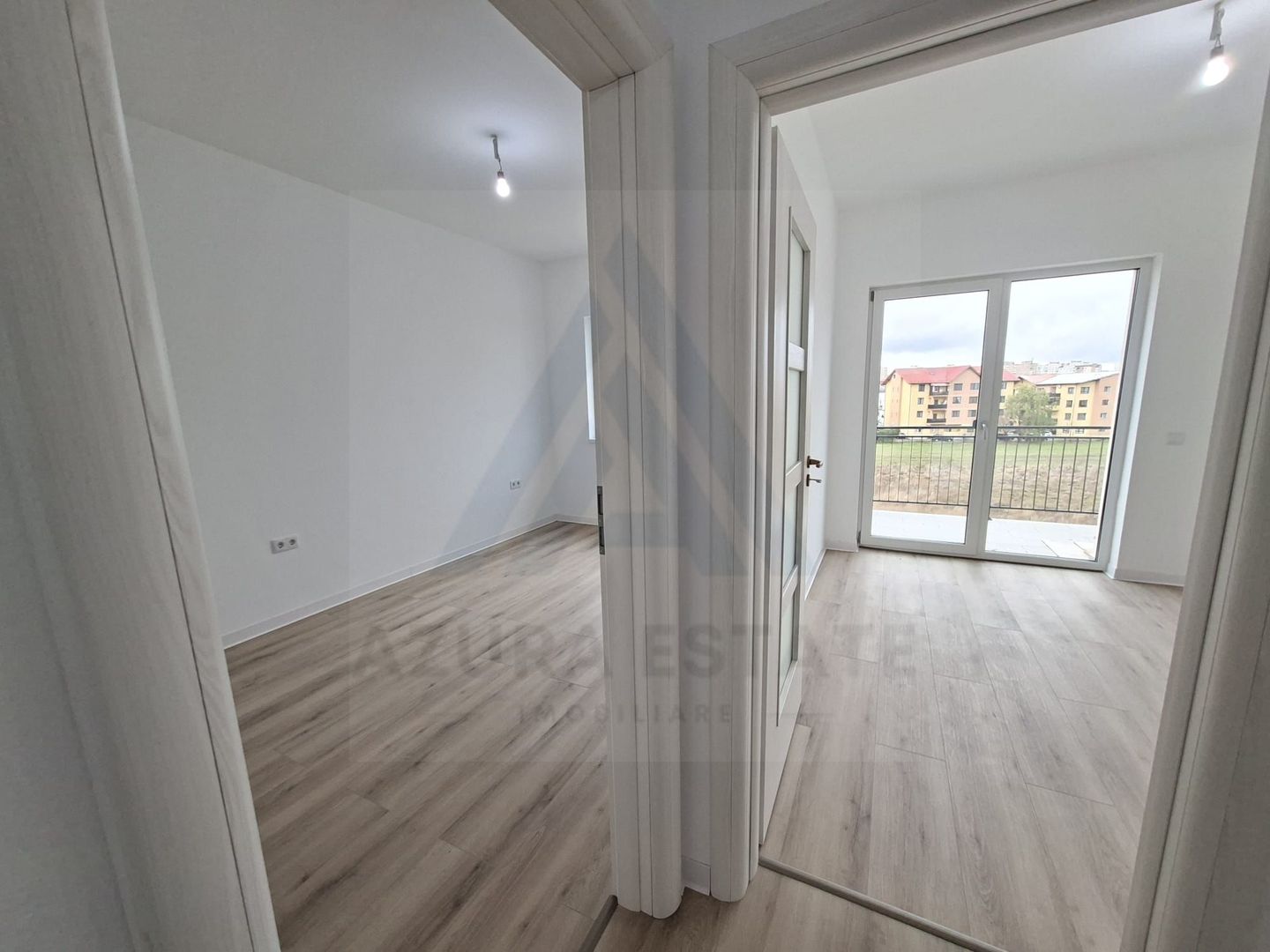 Studio 41 mp bucatarie inchisa balcon si parcare privata in Selimbar - Poză 2