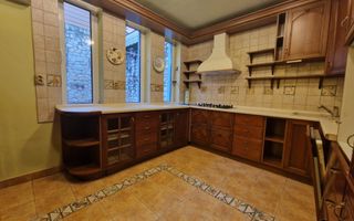 Vila zona Sub Arini!! - Poză 8