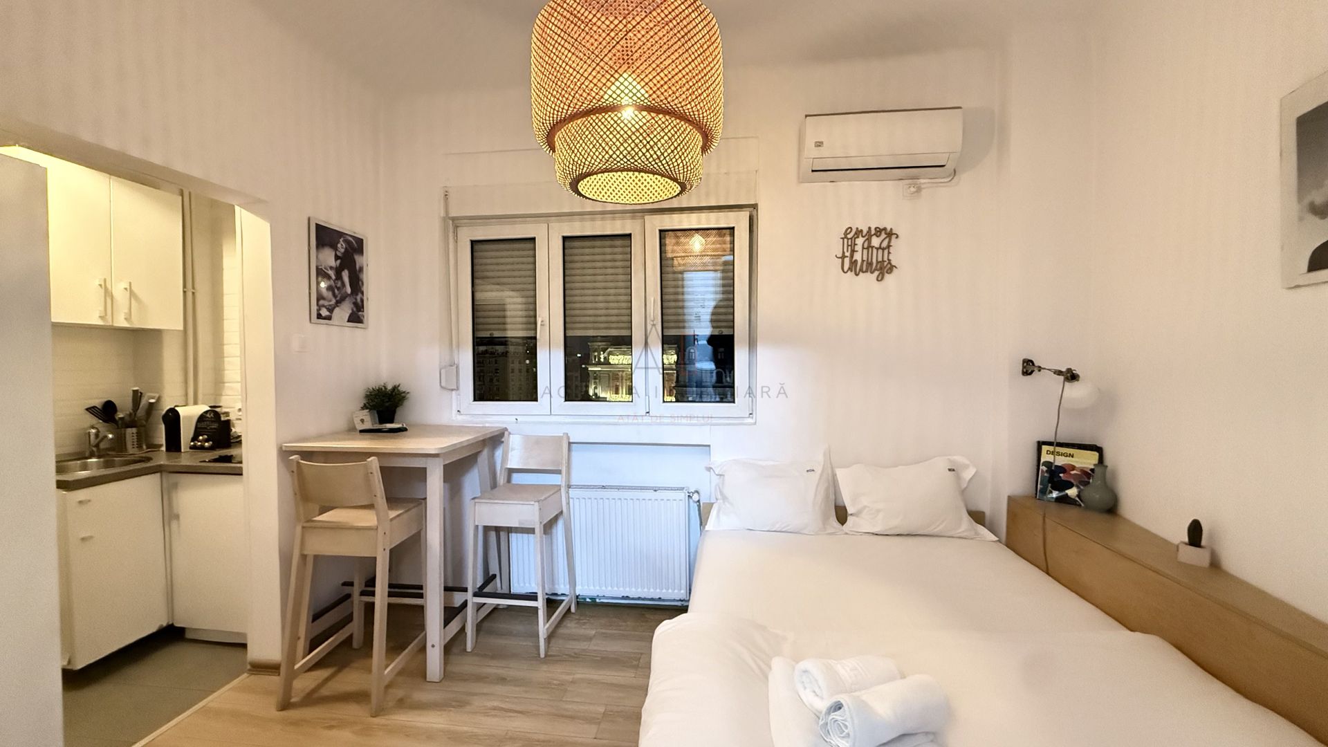 Garsoniera Universitate | View Hotel Corinthia - Poză 1