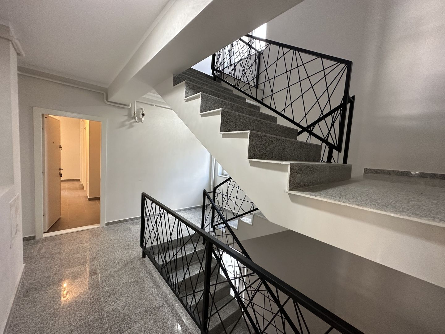 Penthouse 4 camere, 2 băi, finisat la cheie, orientare SUD - întabulat - Poză 18