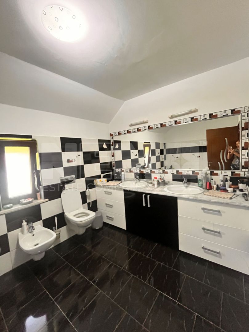 Casa si 4 Hale de Vanzare  cu 24 Ari I Suceava/Burdujeni I 430.000Euro - Poză 2