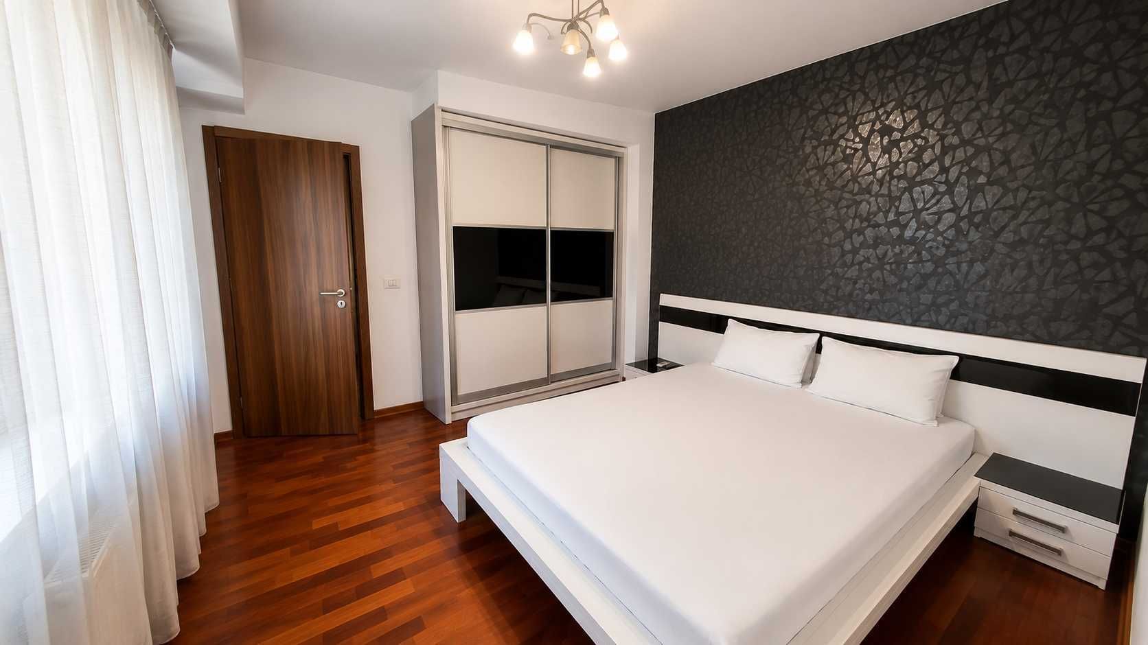 Apartament 2 camere ultracentral în Mamaia, zona Rex, parcare privată - Poză 2