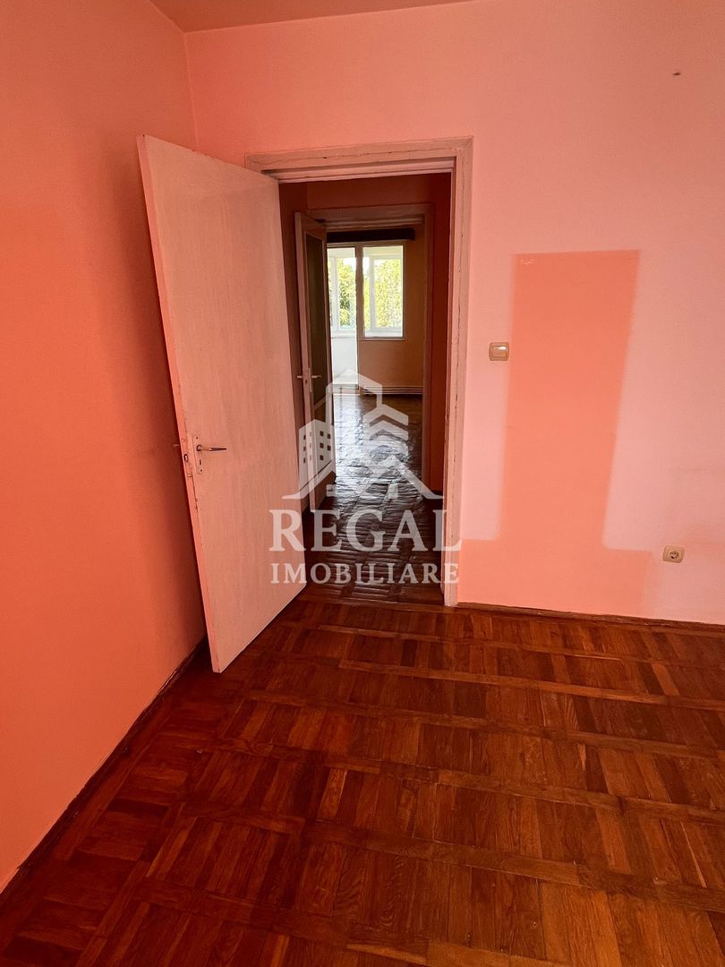 Apartament 3 camere – Ultracentral, vedere spre pietonală și Parc - Poză 3