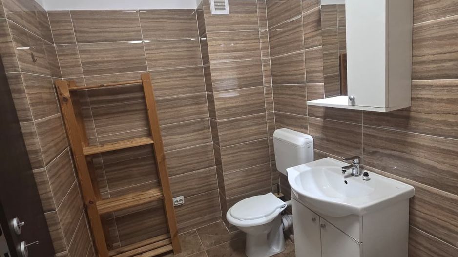 AP. 2 CAMERE, CENTRALA PROPRIE, LOC PARCARE, MOBILAT/UTILAT MODERN - Poză 7