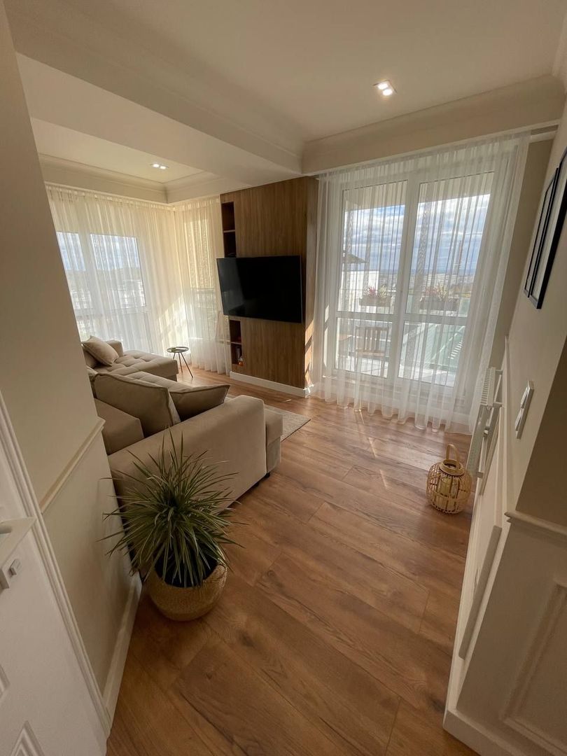 Apartament cu 2 camere + living - Poză 2