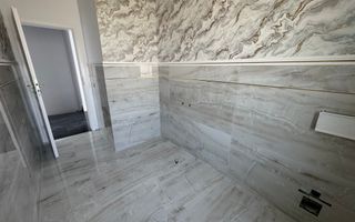 Casa cu 5 camere , 3 bai si garaj in Dumbravita - Poză 17