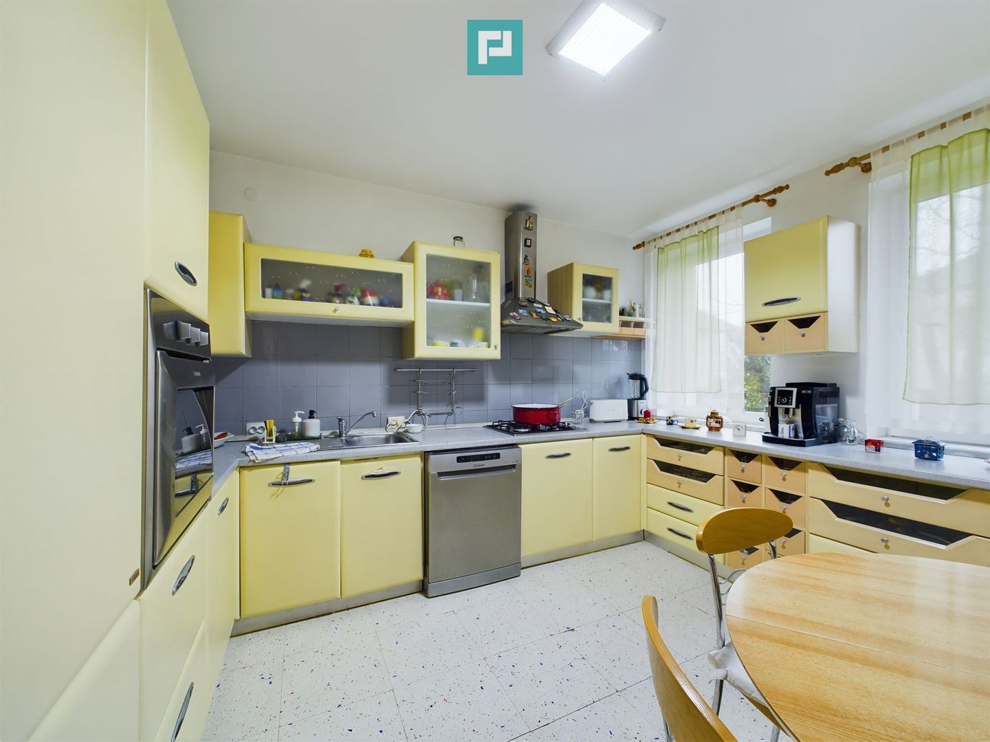 Casă situată Central în Dumbrăvița - Poză 11