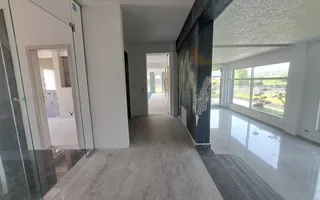 Vilă modernă premium cu piscină interioară, teren 1200 mp și panoramă - Poză 16