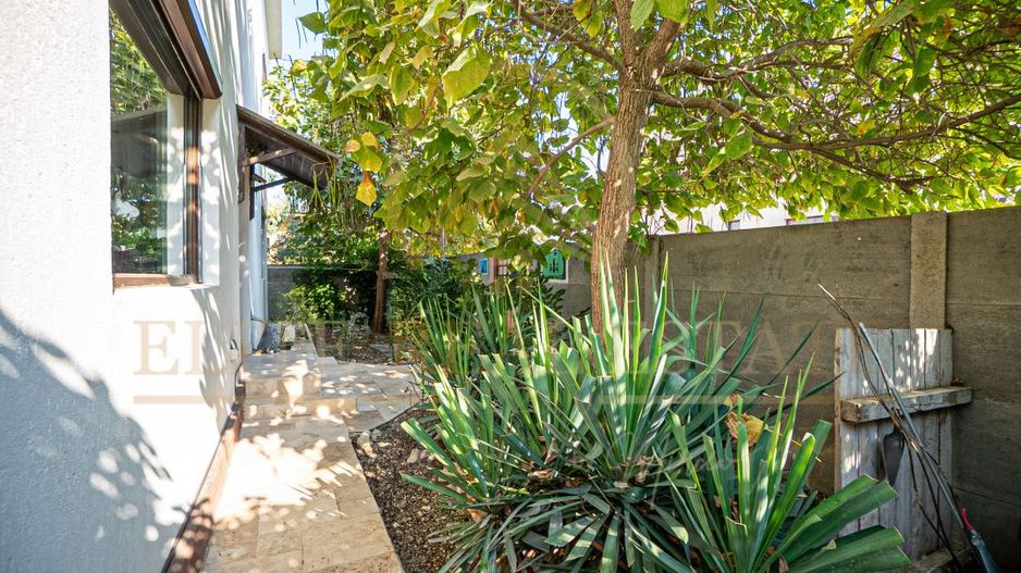 Viluta cocheta cu curte frumoasa in Mamaia Sat! - Poză 36