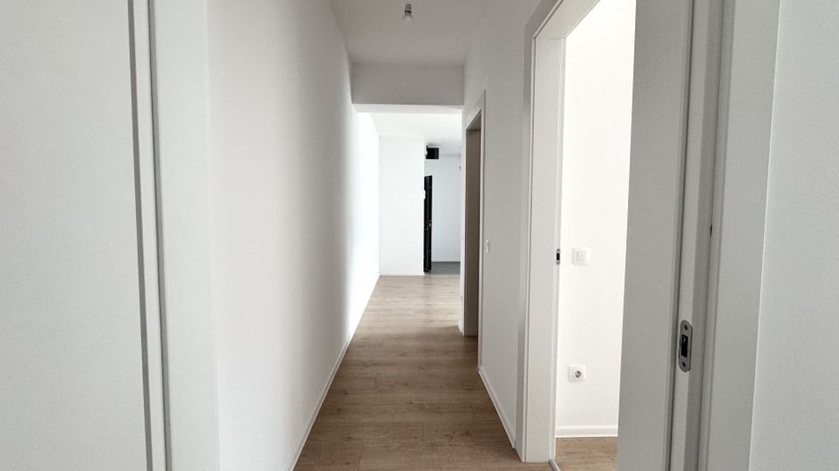 3 camere. Dormitor matrimonial cu baie en-suite. 83 mp Utili. - Poză 10
