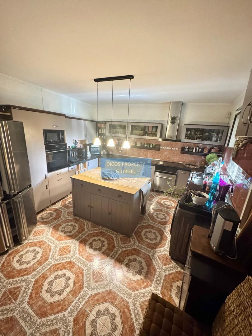 Casă de vânzare pe strada Tudor Vladimirescu - Poză 6