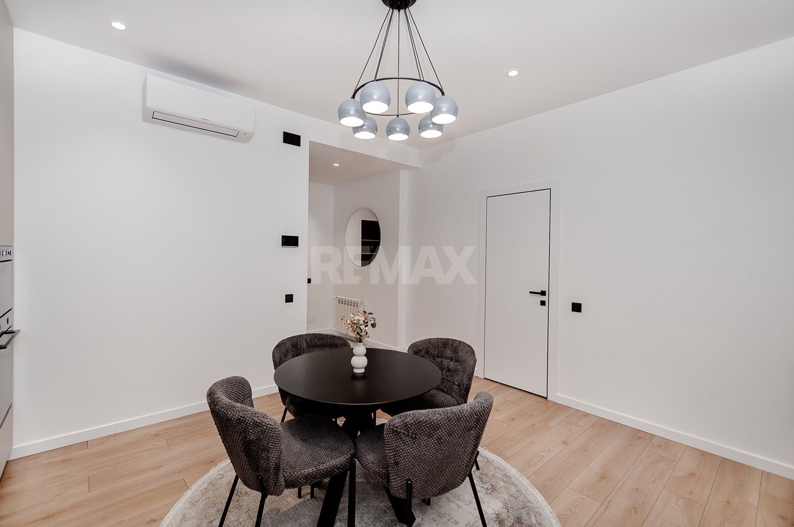 Spre Chirie apartament cu 1 camere. Centru - Poză 2