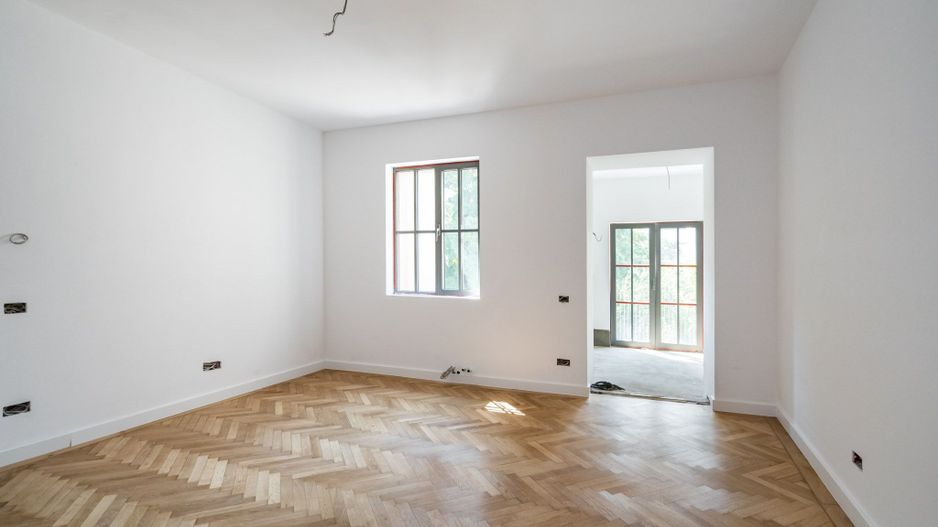 O BIJUTERIE ASCUNSA IN CENTRUL BUCURESTIULUI - Poză 5