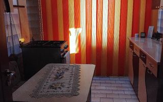 Apartament cu 3 camere ~ zona Rm. Sarat ~ etaj 3din4 ~ confort 1 - Poză 3