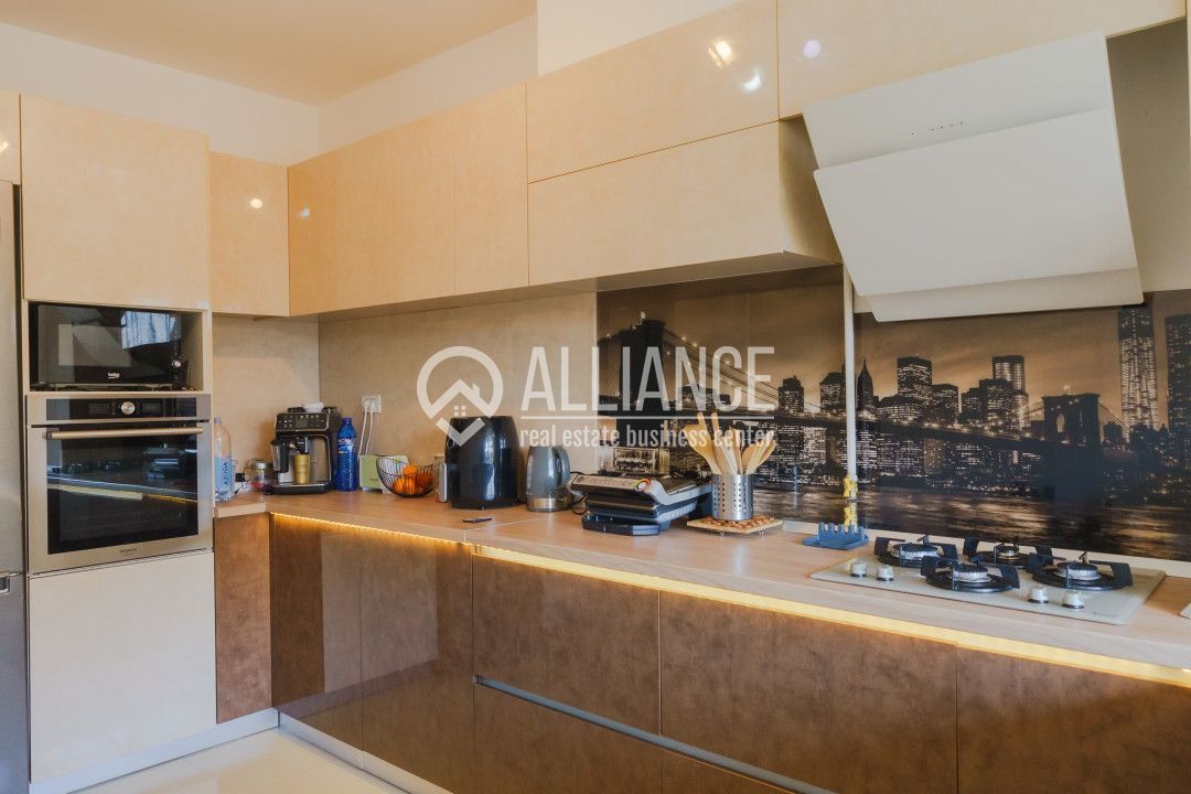 PALAZU MARE -  Vila Duplex cu 4 Camere, Panorama Superba si Curte Amenajata - Poză 14