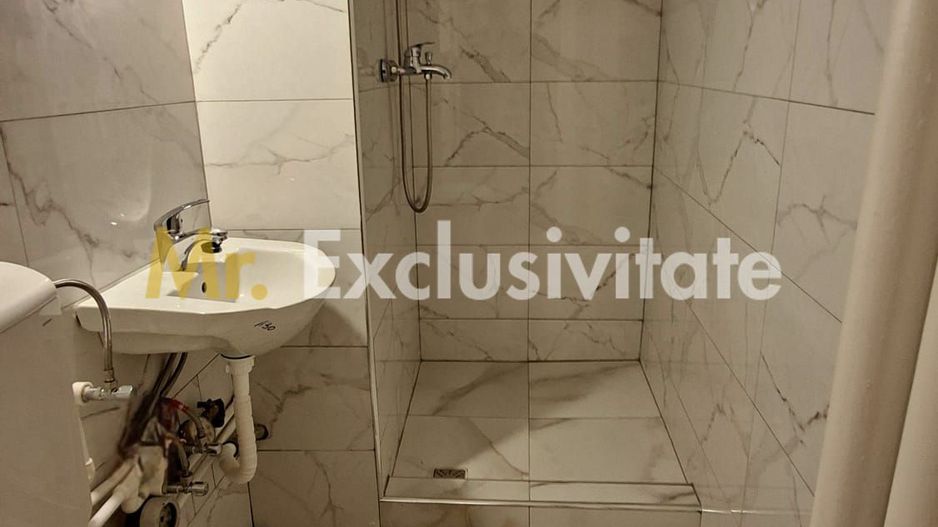Garsoniera Craiovei etaj intermediar in bloc de apartamente - Poză 7