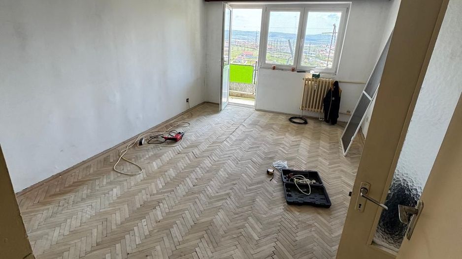 vand apartament 3 camere, zona Splai Mihai Viteazul , etaj superior - Poză 2