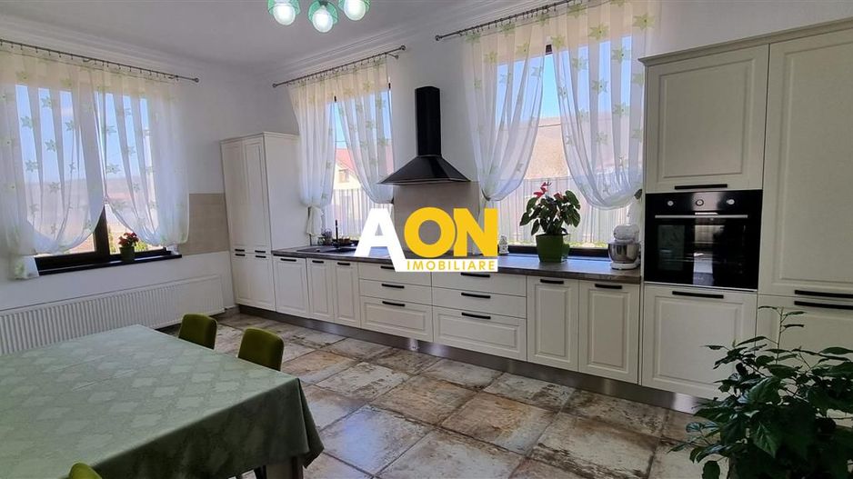 Casa 4 camere finisaje de lux 950 mp teren Com. Ciugud - Poză 8