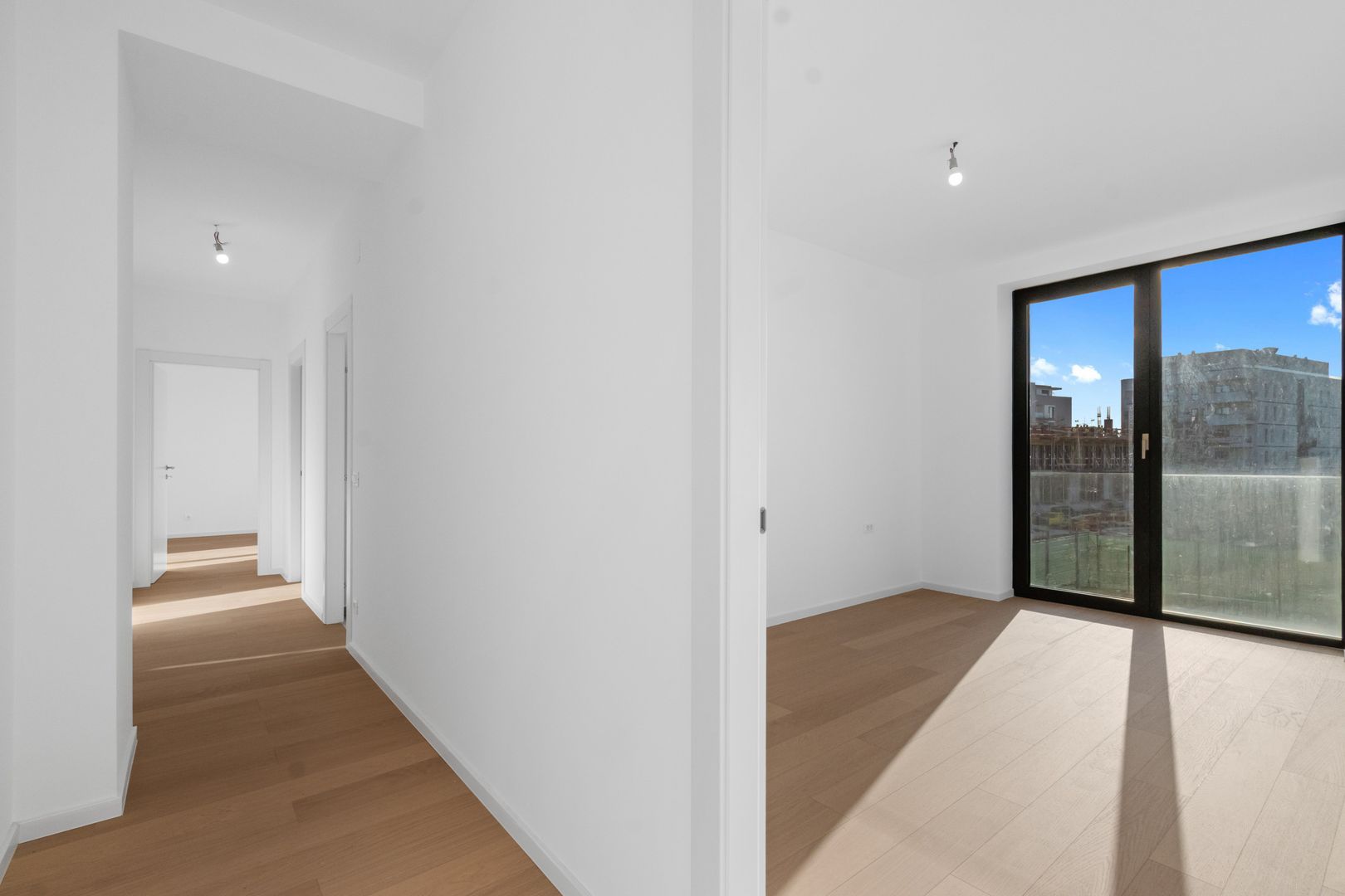 Apartament 4 camere - 112 mp - comision zero - 249000 Euro+tva - Poză 11