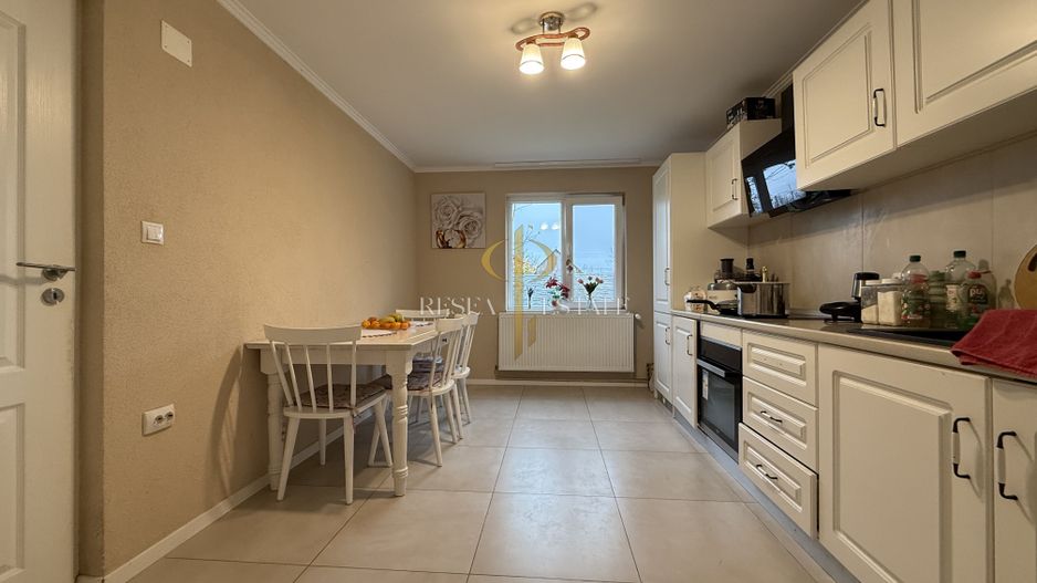 Casă spațioasă în Varias, împărțită în două unități cu acces separat - Poză 4