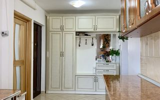 VÂNZARE APARTAMENT 2 CAMERE + MANSARDĂ - Poză 1