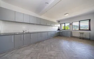 RASNOV| Cladire multifunctionala | 350 mp | Vad turistic si comercial - Poză 11