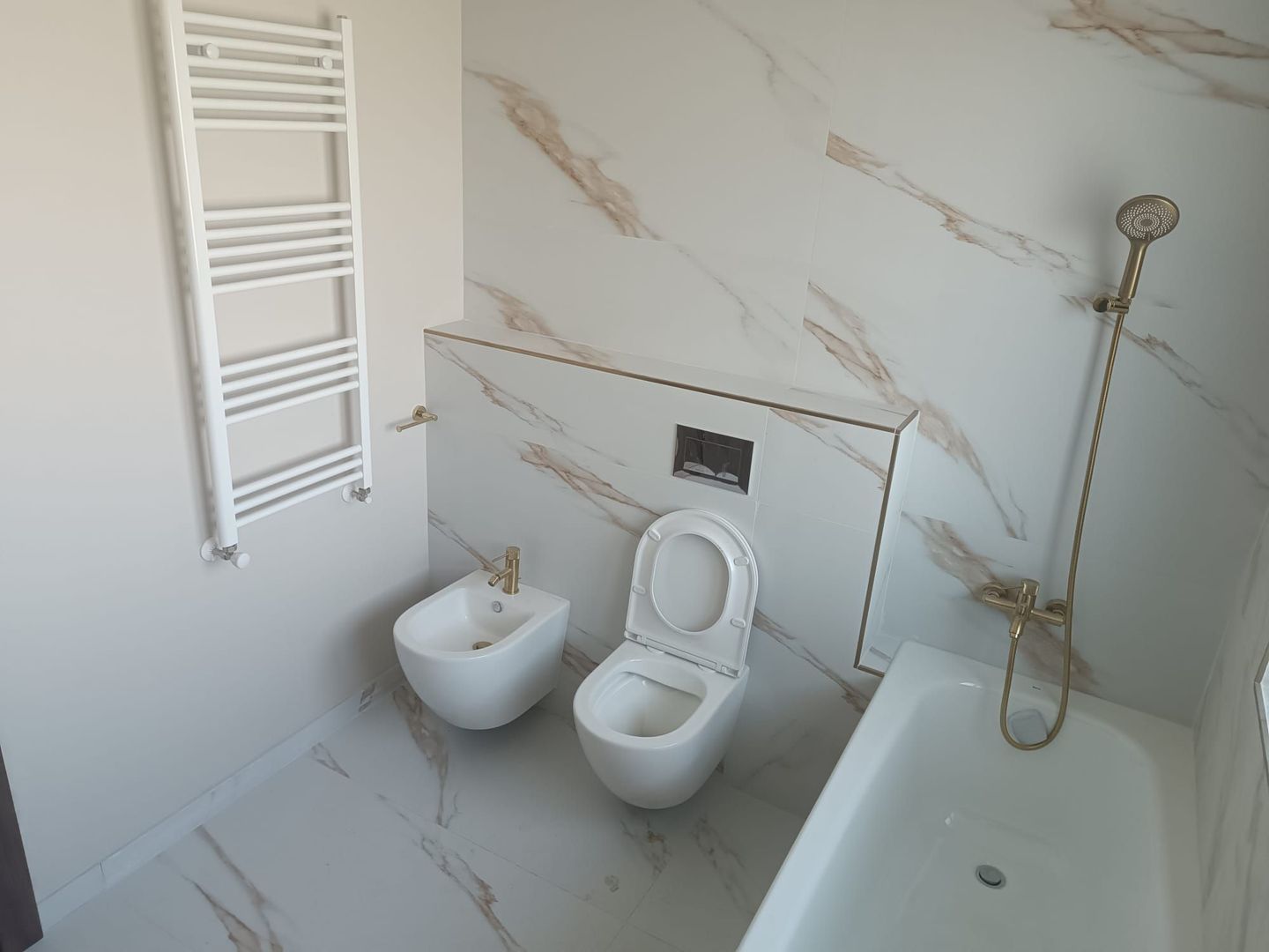 Duplex 4 camere  la asfalt cu toate utilitatile - Sacalaz - Poză 6