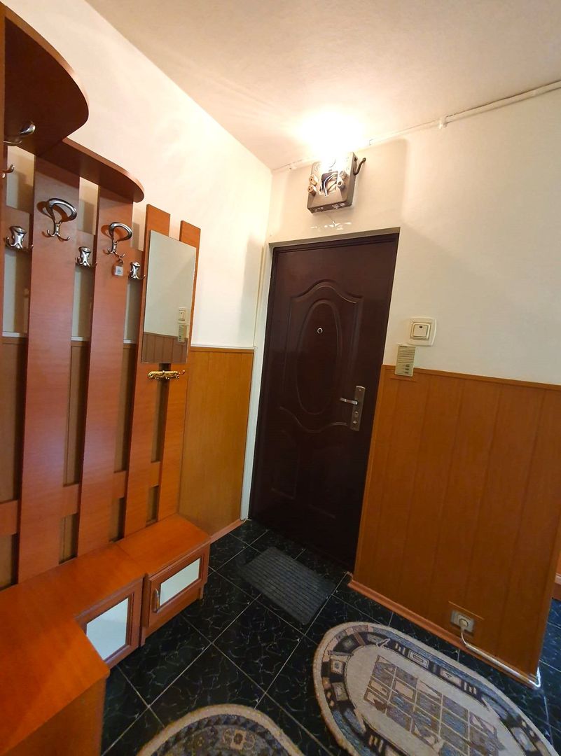 Apartament luminos cu vedere spre biserică, într-un cartier verde și liniștit. - Poză 24