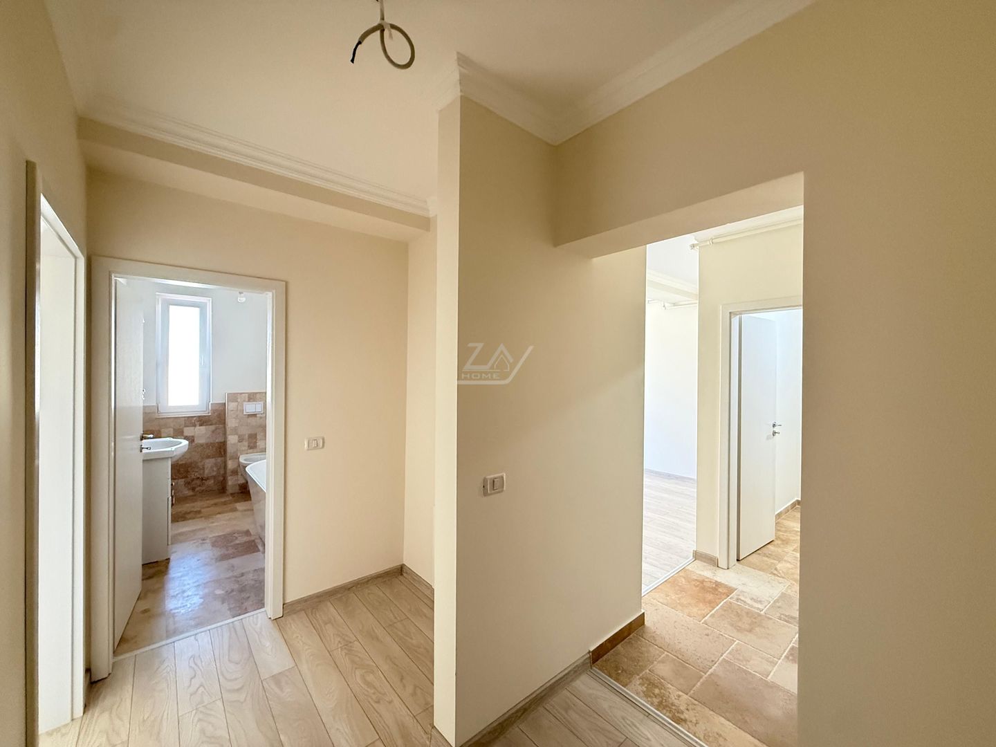 Locatie excelenta. Spatios 60 mp. Dressing. Asfalt. Loc de parcare. - Poză 9