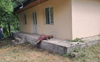 Casă renovată cu teren în Răducăneni, racorduri disponibile la poartă - Poză 2