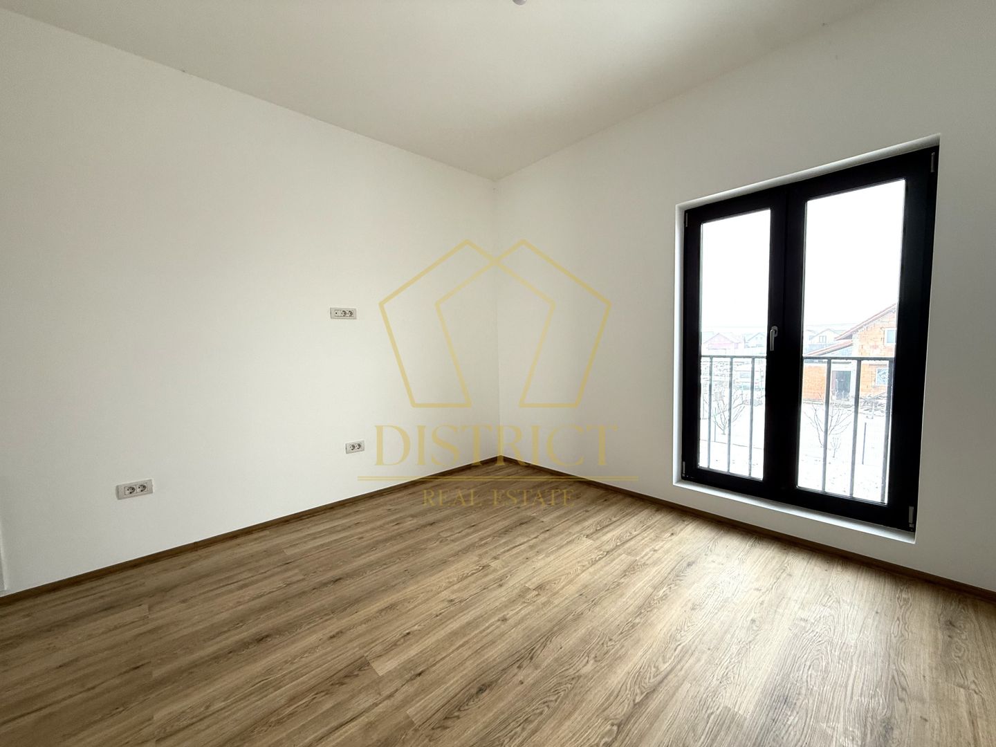 COM 0% Duplex deosebit cu 4 camere si 2 bai | Beregsau Mare - Poză 2