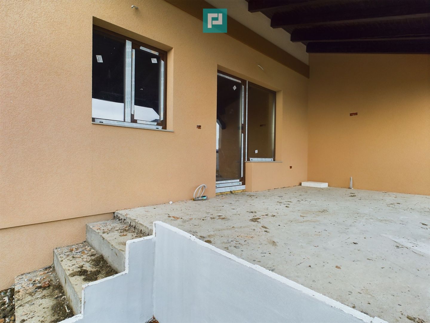 Duplex în Moșnița Nouă, în spate la Castel - Poză 4