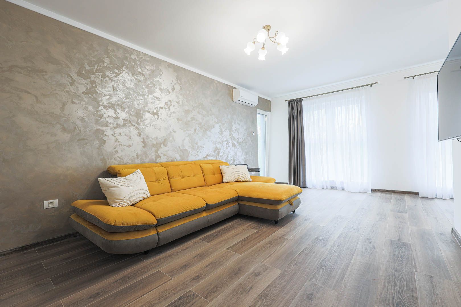 VÂNDUT! Apartament  modern și luminos într-un bloc nou din 2022 - Poză 2