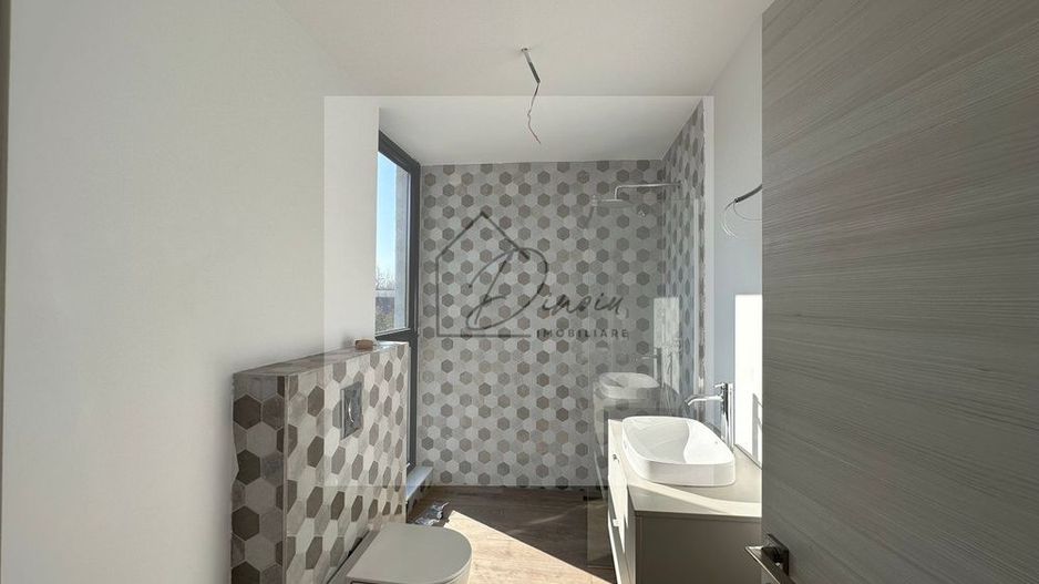 Vila de vanzare 5 camere ,4 bai, curte 85 mp zona Jollie Ville Pipera - Poză 9