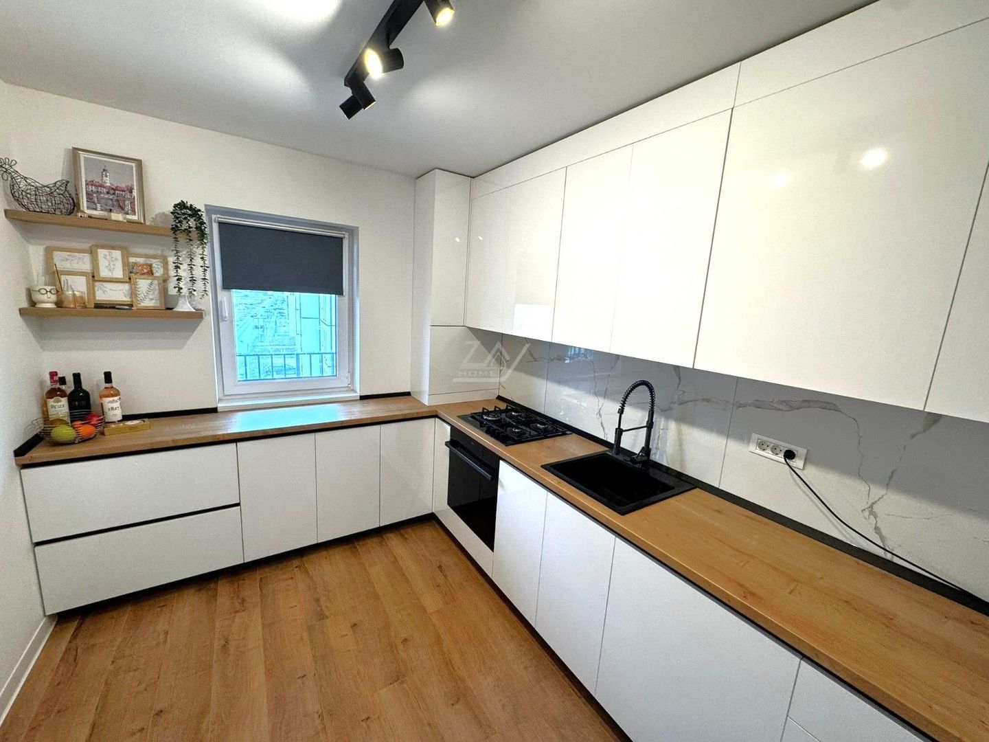 Mobilat si utilat. Decomandat. Clima. Spatiu de depozitare. - Poză 1