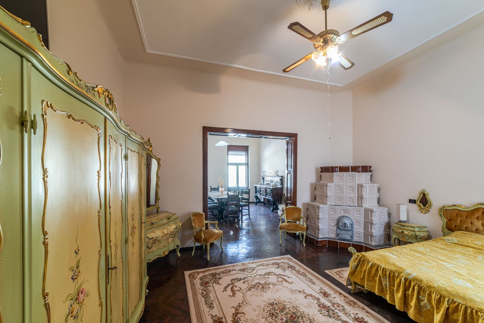 Apartament spațios cu 4 camere situat Ultracentral - Poză 3
