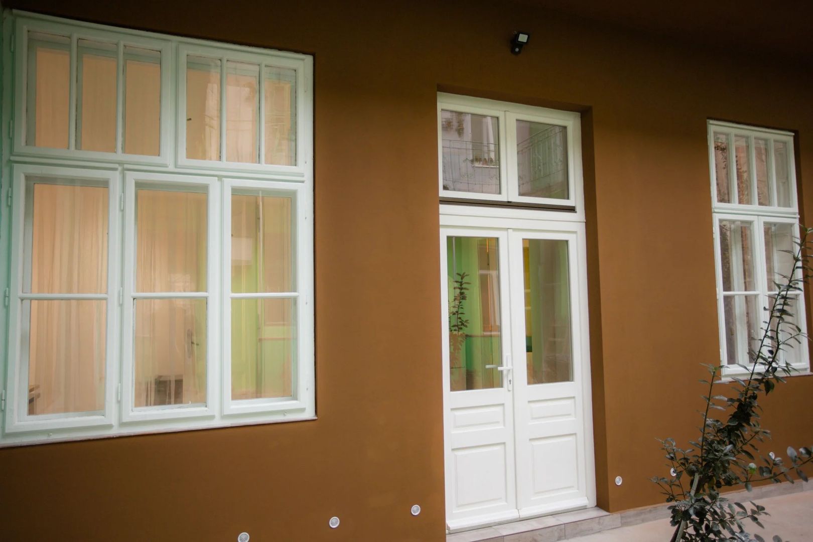Chirie, apartament 2 dormitoare, central 550 E/lună (neg). Comision 0. - Poză 2