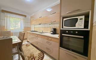 Apartament cu 2 camere, 2 bai, decomandat, etaj 1 - zona Racadau - Poză 1