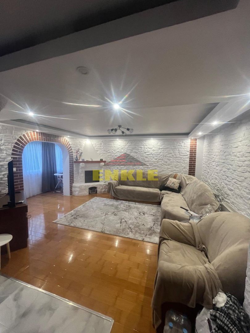 De vânzare apartament 3 camere – zona Stejari - Poză 1