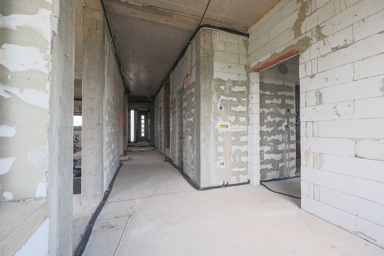 PROPRIETATE VÂNDUTĂ! Vilă spațioasă– Via Carmina, Arad. - Poză 4