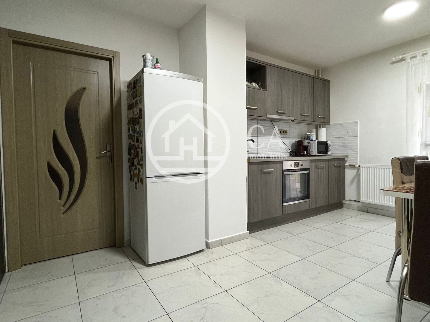 Apartament de vânzare cu 3 camere in zona centrală Beiuș, Bihor - Poză 3