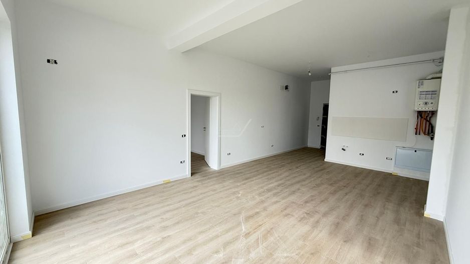 Gradina proprie. Finisaje superioare. Loc de parcare. - Poză 4