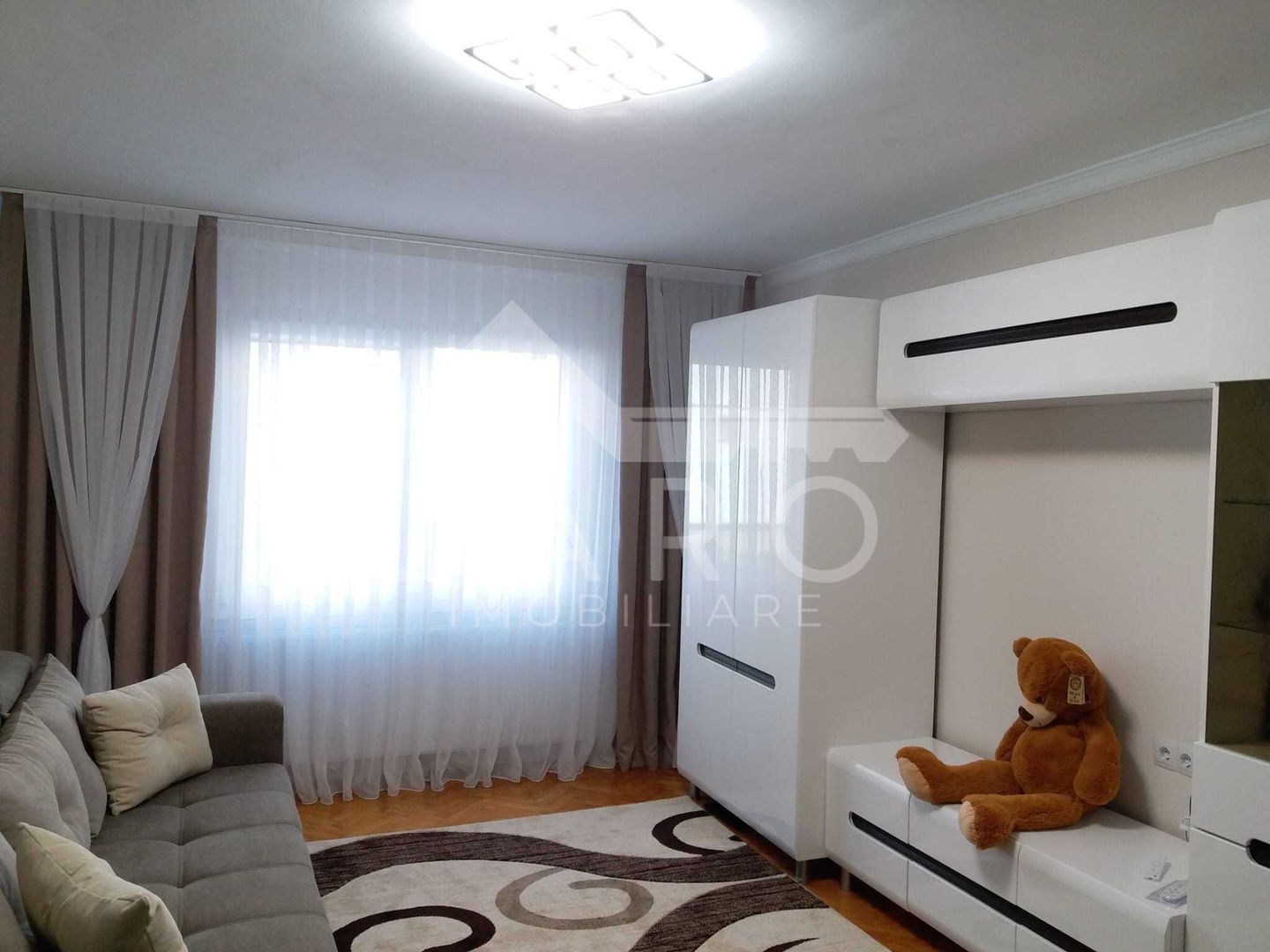 Vand apartament 3 camere mobilat si utilat - Poză 2