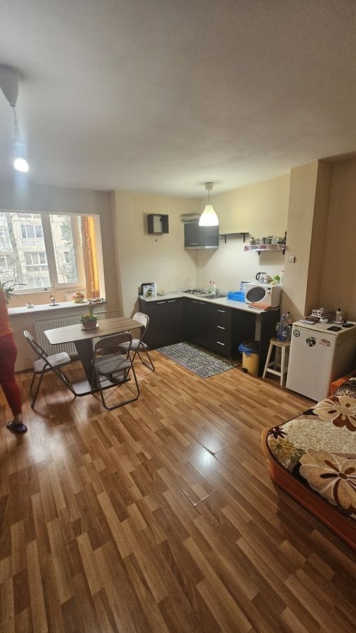 GARSONIERA LUJERULUI BLOC 1979 - Poză 1