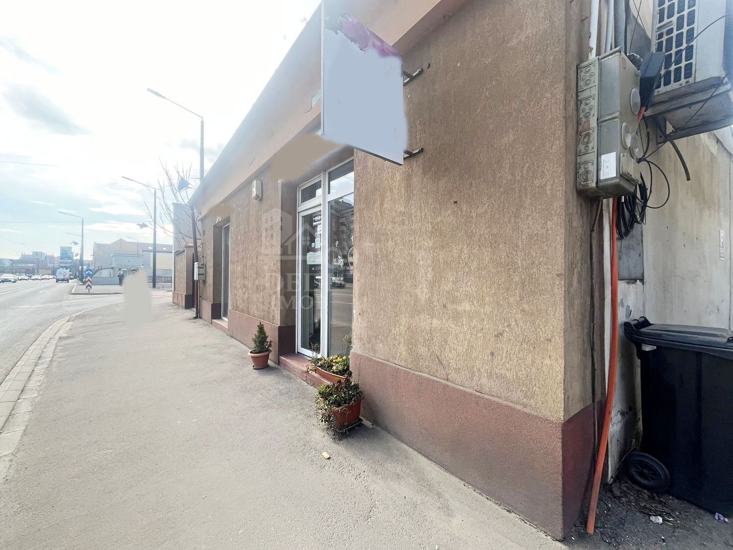 Casă cu 2 spații comerciale la stradă zona Decebal, Oradea - Poză 1
