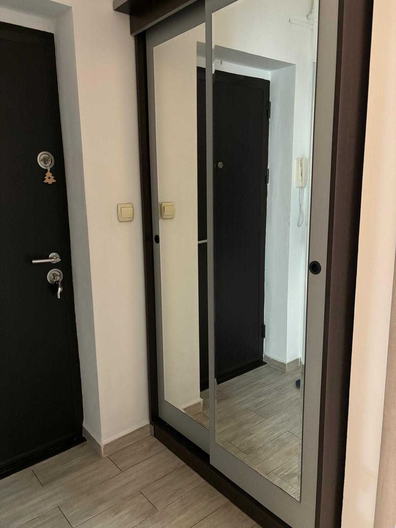 Vanzare apartament 3 camere, 2 minute de METROU - Poză 2